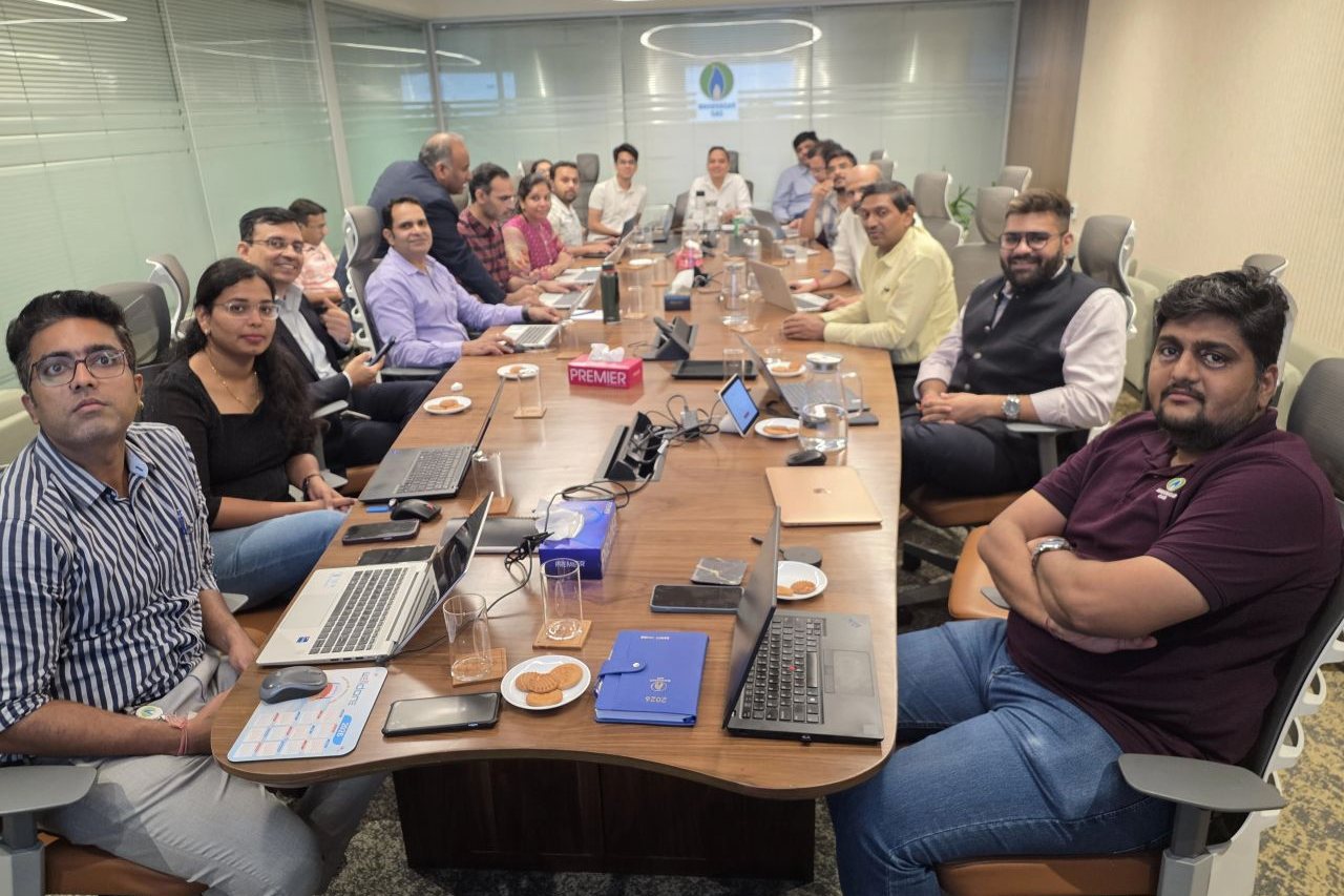 The Advantrix and Mahanagar Gas teams around the table at the SAP Ariba go-live